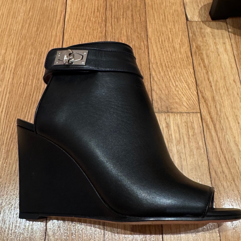 GIVENCHY - Shark Lock - Black leather open-toe wedge bootie/sandals - Picture 8 of 15